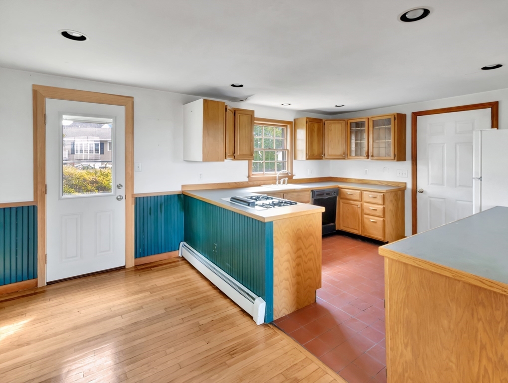 274 Newport Road Hull, MA 02045 - Photo 10 of 42