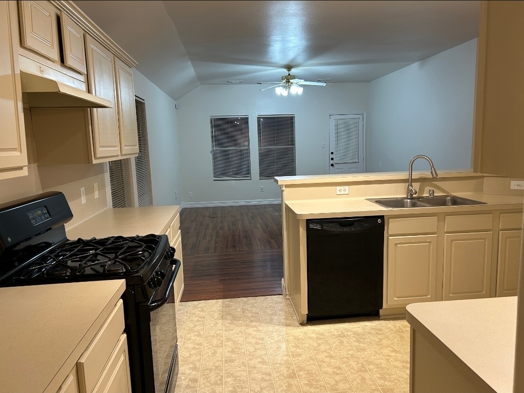 12618 Roxdale Ridge Drive Houston, TX 77044 - Photo 9 of 10