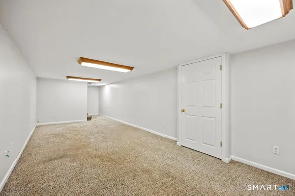 $339,900 | 7 Farmstead Lane, Ellington, CT 06029