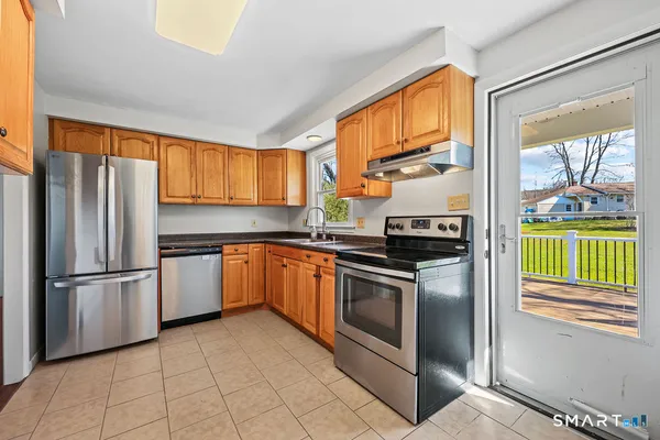 $339,900 | 7 Farmstead Lane, Ellington, CT 06029