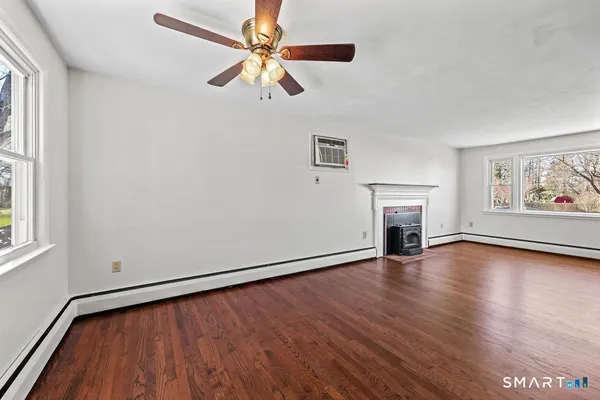 $339,900 | 7 Farmstead Lane, Ellington, CT 06029