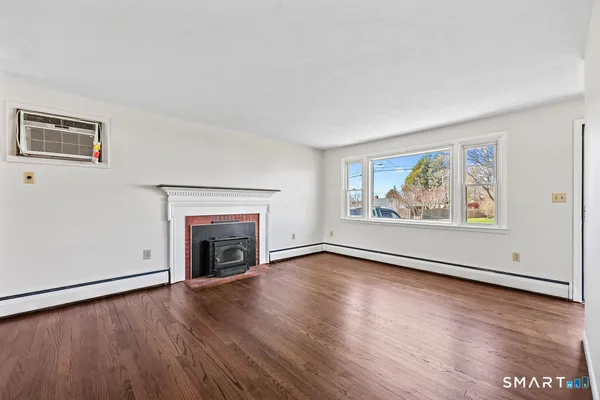 $339,900 | 7 Farmstead Lane, Ellington, CT 06029