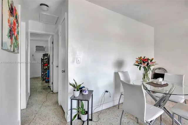 $2,200 | 458 Southwest 9th Street, Unit 8, Miami, FL 33130