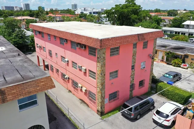 $2,200 | 458 Southwest 9th Street, Unit 8, Miami, FL 33130