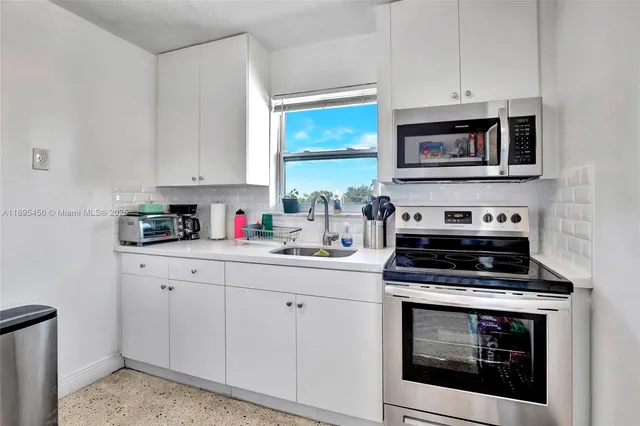 $2,200 | 458 Southwest 9th Street, Unit 8, Miami, FL 33130