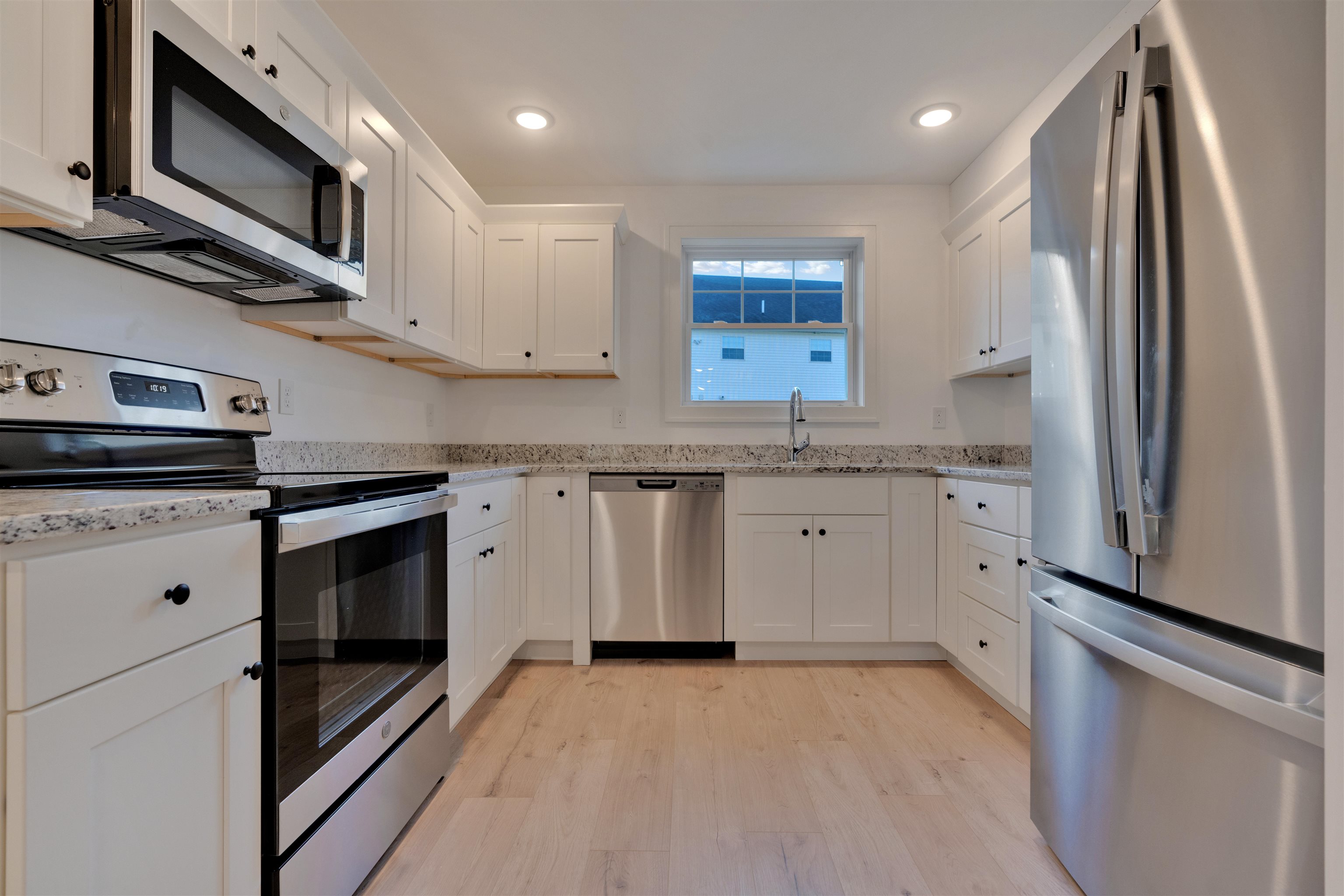 2 Cape Coral Way, Unit B Rochester, NH 03867 - Photo 4 of 19