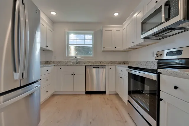 $279,000 | 2 Cape Coral Way, Unit B, Rochester, NH 03867