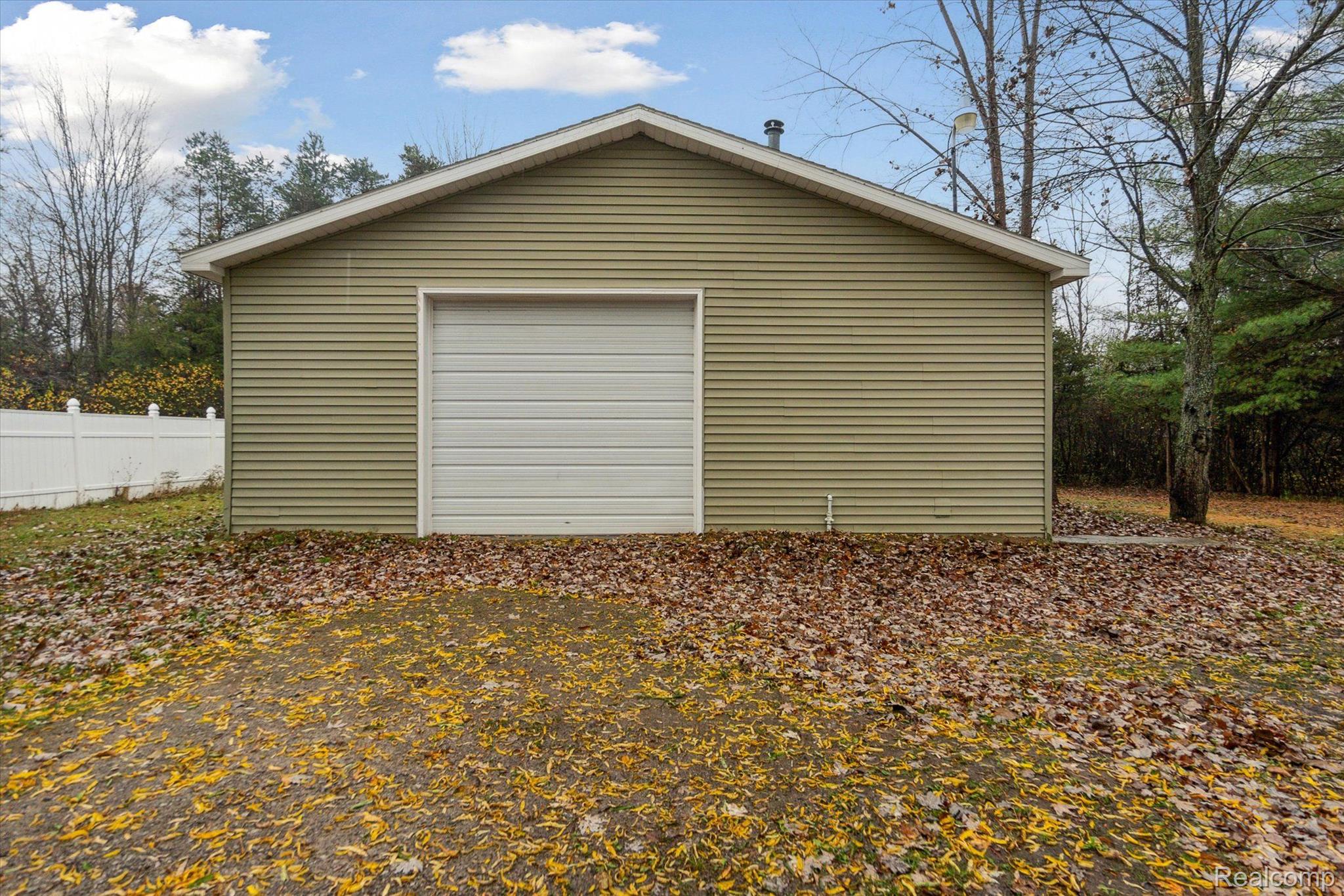 5483 Oleksyn Road Flint, MI 48504 - Photo 6 of 37 Gallery Image 6