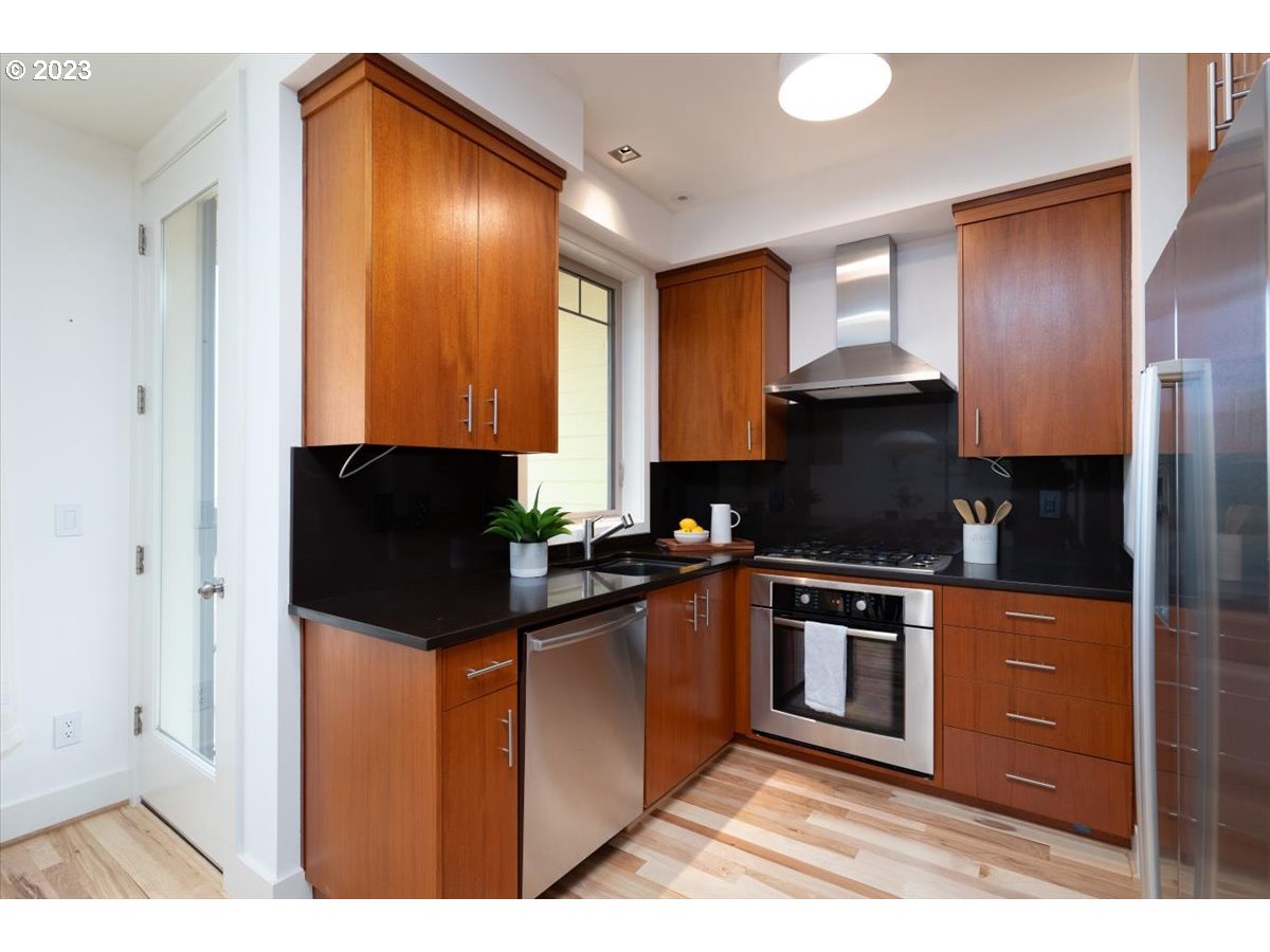 2416 Southwest Cedar Street, Unit D Portland, OR 97205 - Photo 12 of 32 Gallery Image 12