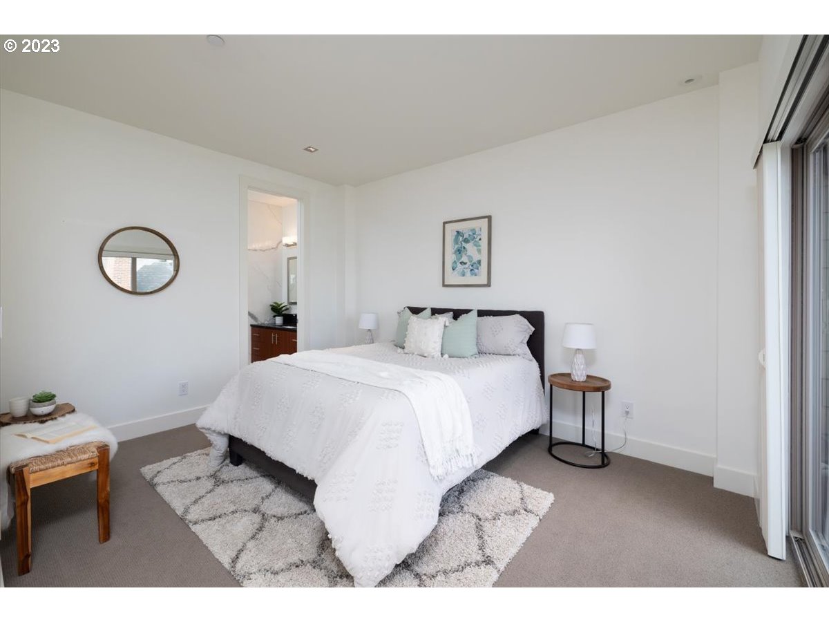 2416 Southwest Cedar Street, Unit D Portland, OR 97205 - Photo 13 of 32 Gallery Image 13