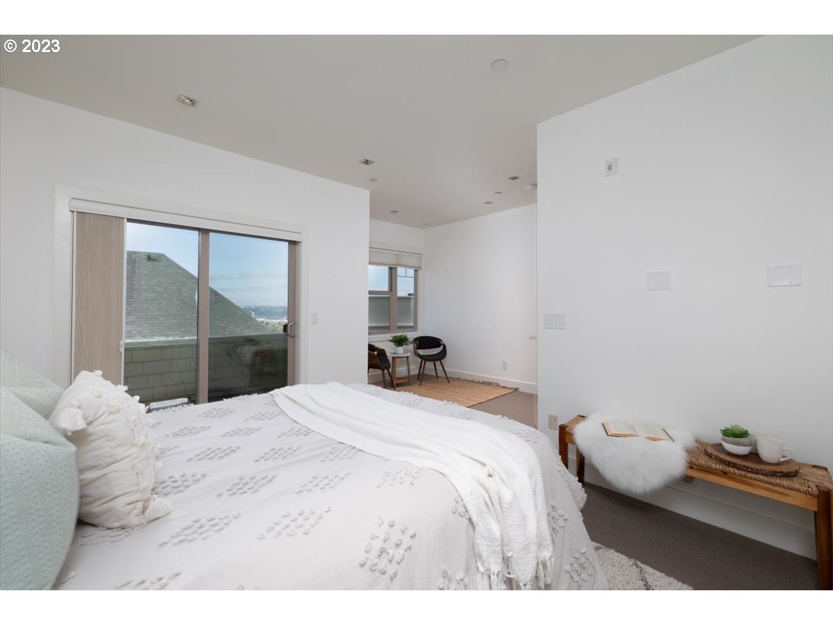 2416 Southwest Cedar Street, Unit D Portland, OR 97205 - Photo 14 of 32 Gallery Image 14