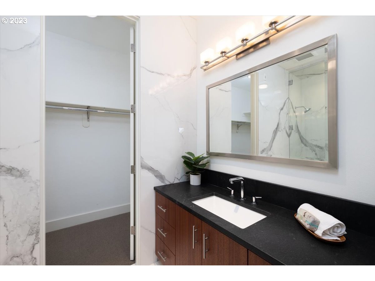 2416 Southwest Cedar Street, Unit D Portland, OR 97205 - Photo 15 of 32 Gallery Image 15