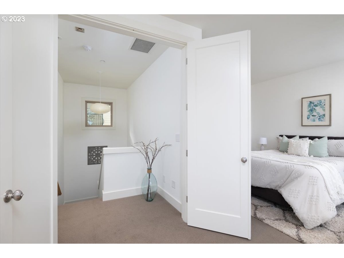 2416 Southwest Cedar Street, Unit D Portland, OR 97205 - Photo 18 of 32 Gallery Image 18