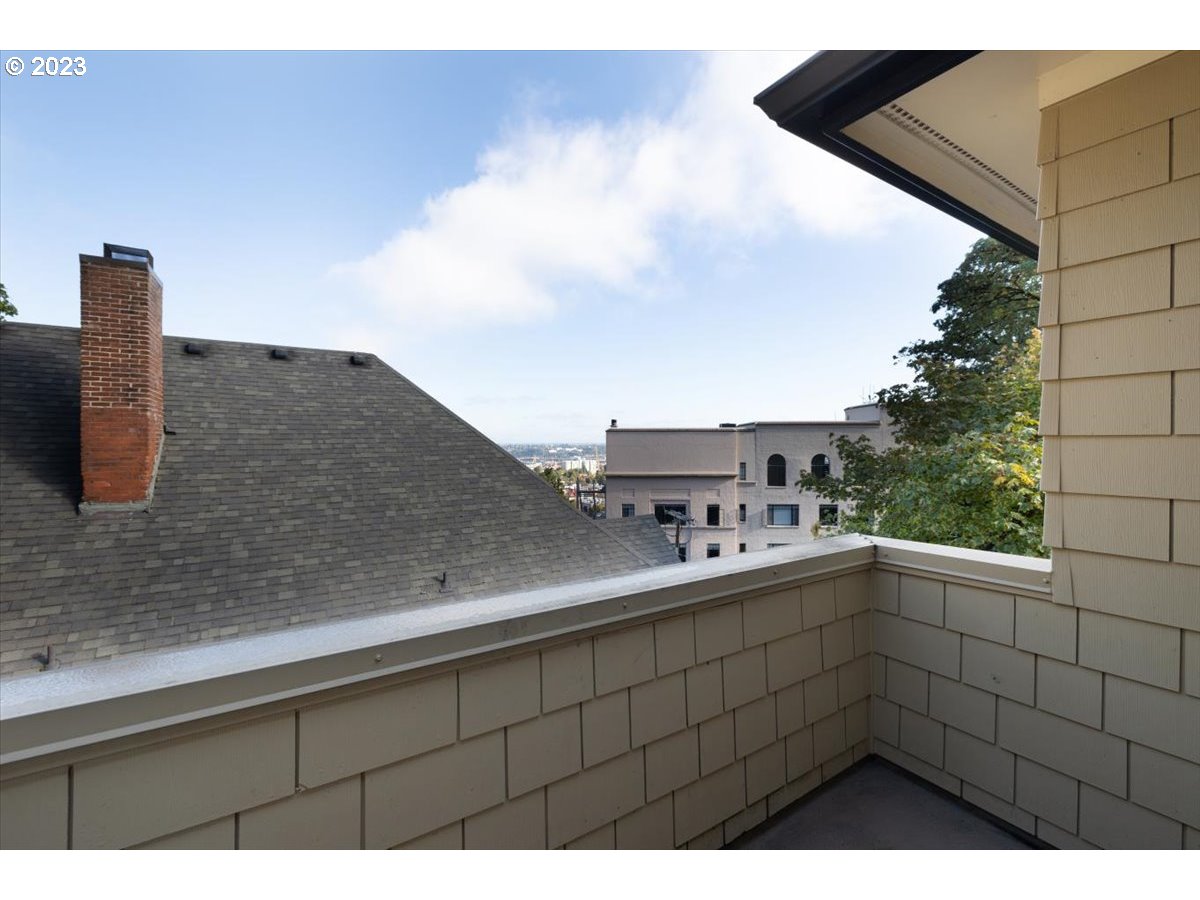 2416 Southwest Cedar Street, Unit D Portland, OR 97205 - Photo 19 of 32 Gallery Image 19