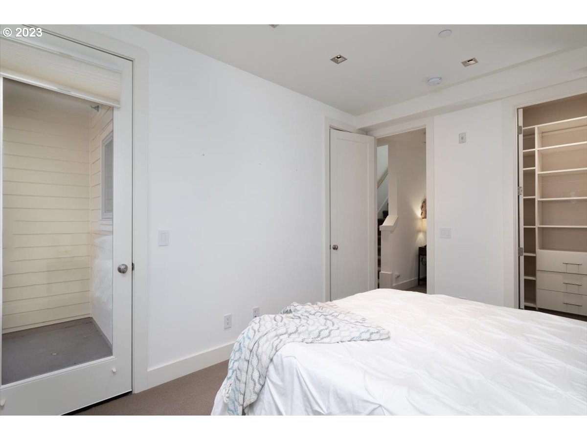 2416 Southwest Cedar Street, Unit D Portland, OR 97205 - Photo 23 of 32 Gallery Image 23