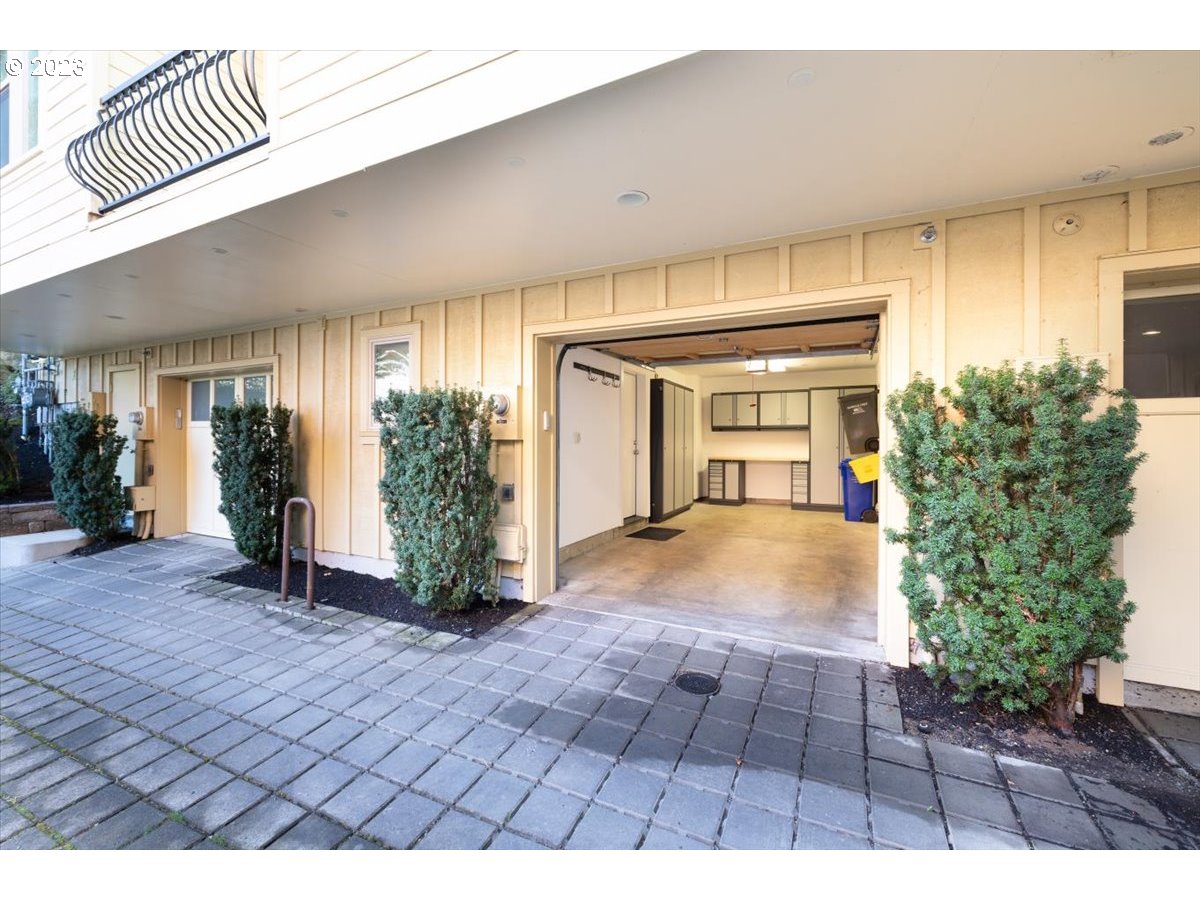 2416 Southwest Cedar Street, Unit D Portland, OR 97205 - Photo 26 of 32 Gallery Image 26