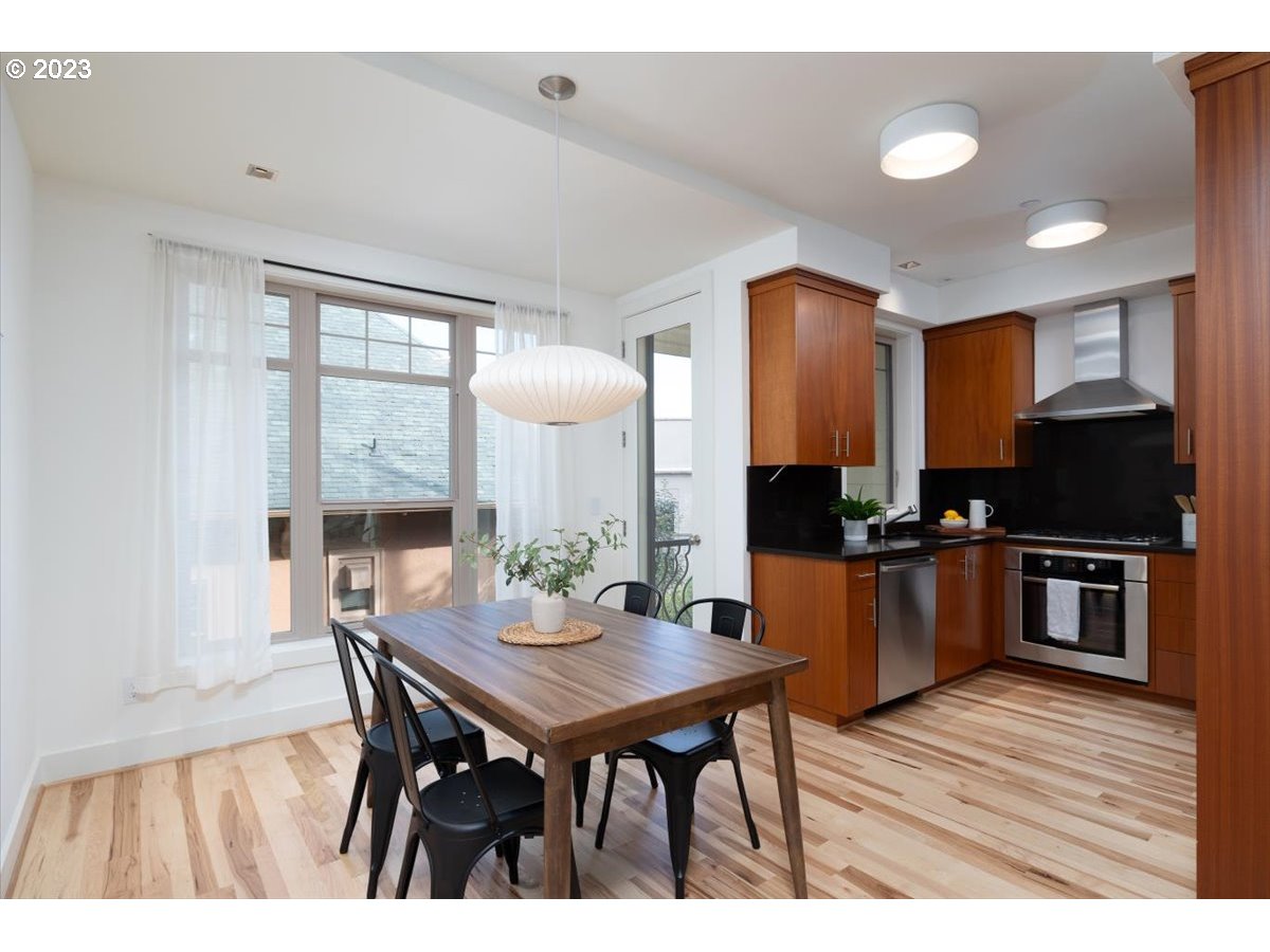 2416 Southwest Cedar Street, Unit D Portland, OR 97205 - Photo 9 of 32 Gallery Image 9