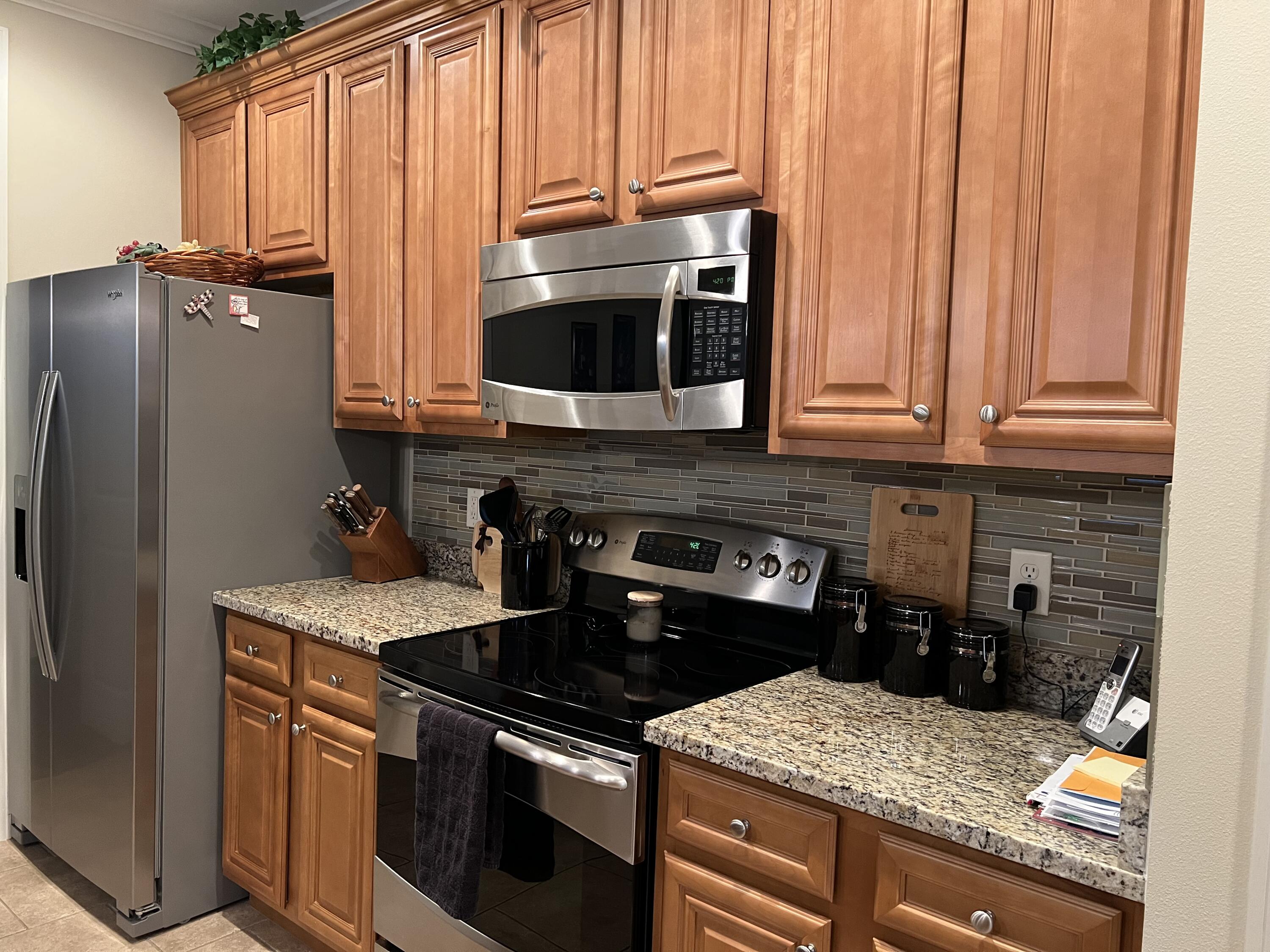 4248 Skipjack Cove Niceville, FL 32578 - Photo 19 of 64 a kitchen with a stove and a microwave