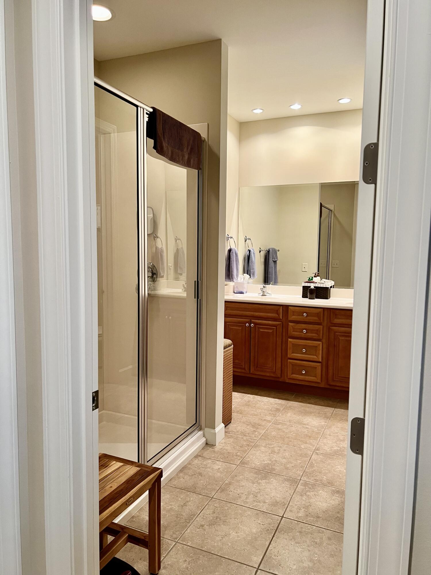 4248 Skipjack Cove Niceville, FL 32578 - Photo 42 of 64 a bathroom with a sink a mirror and a shower