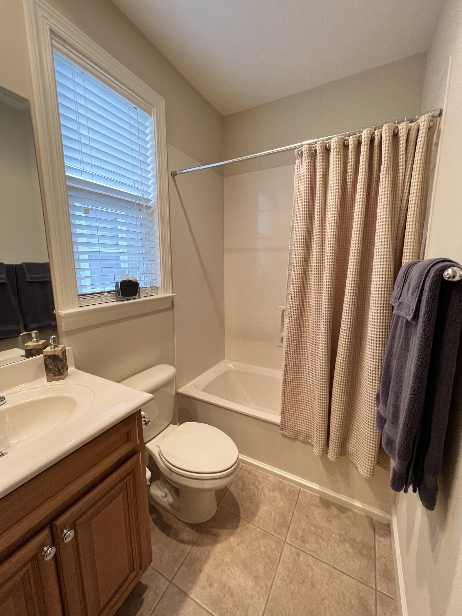 4248 Skipjack Cove Niceville, FL 32578 - Photo 55 of 64 a bathroom with a sink a toilet a mirror and shower