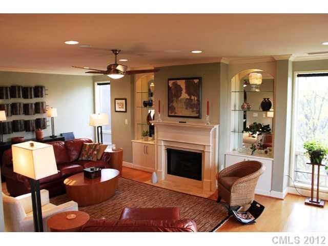 870 Cherokee Road, Unit J7 Charlotte, NC 28207 - Photo 2 of 16 Gallery Image 2