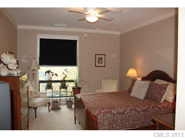 870 Cherokee Road, Unit J7 Charlotte, NC 28207 - Photo 11 of 16 Gallery Image 11