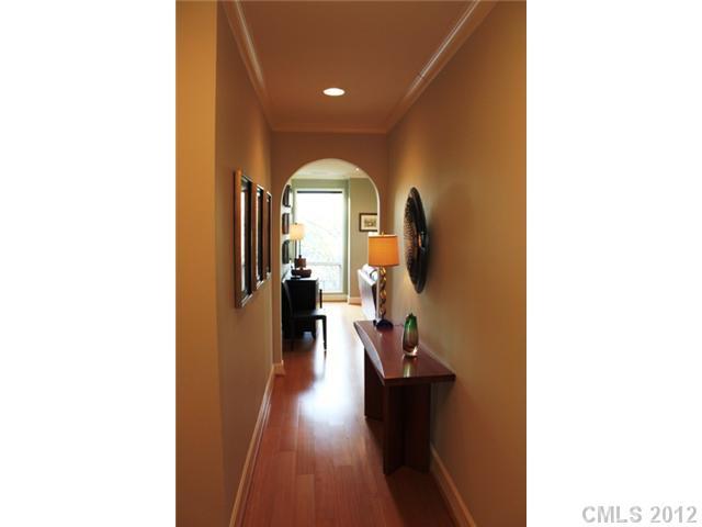 870 Cherokee Road, Unit J7 Charlotte, NC 28207 - Photo 14 of 16 Gallery Image 14