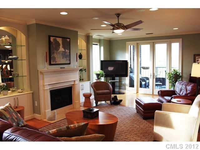 870 Cherokee Road, Unit J7 Charlotte, NC 28207 - Photo 3 of 16 Gallery Image 3