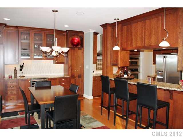 870 Cherokee Road, Unit J7 Charlotte, NC 28207 - Photo 4 of 16 Gallery Image 4