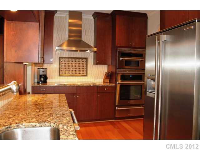 870 Cherokee Road, Unit J7 Charlotte, NC 28207 - Photo 7 of 16 Gallery Image 7