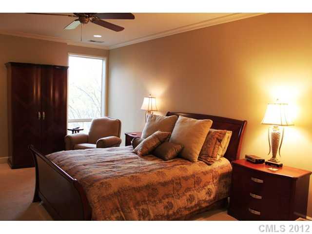 870 Cherokee Road, Unit J7 Charlotte, NC 28207 - Photo 8 of 16 Gallery Image 8