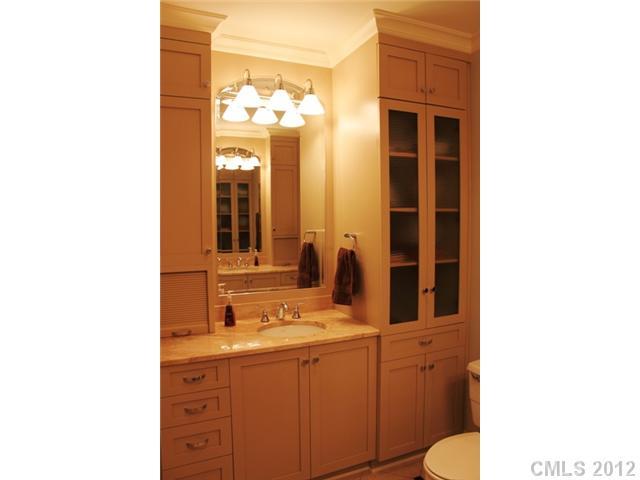 870 Cherokee Road, Unit J7 Charlotte, NC 28207 - Photo 9 of 16 Gallery Image 9