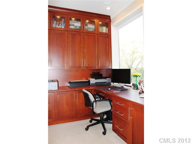 870 Cherokee Road, Unit J7 Charlotte, NC 28207 - Photo 10 of 16 Gallery Image 10