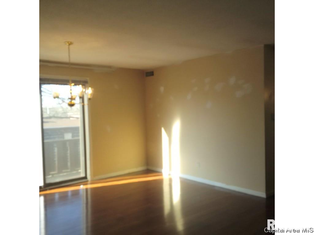 1900 5 Jeanette Lane Springfield, IL 62702 - Photo 3 of 12 Gallery Image 3