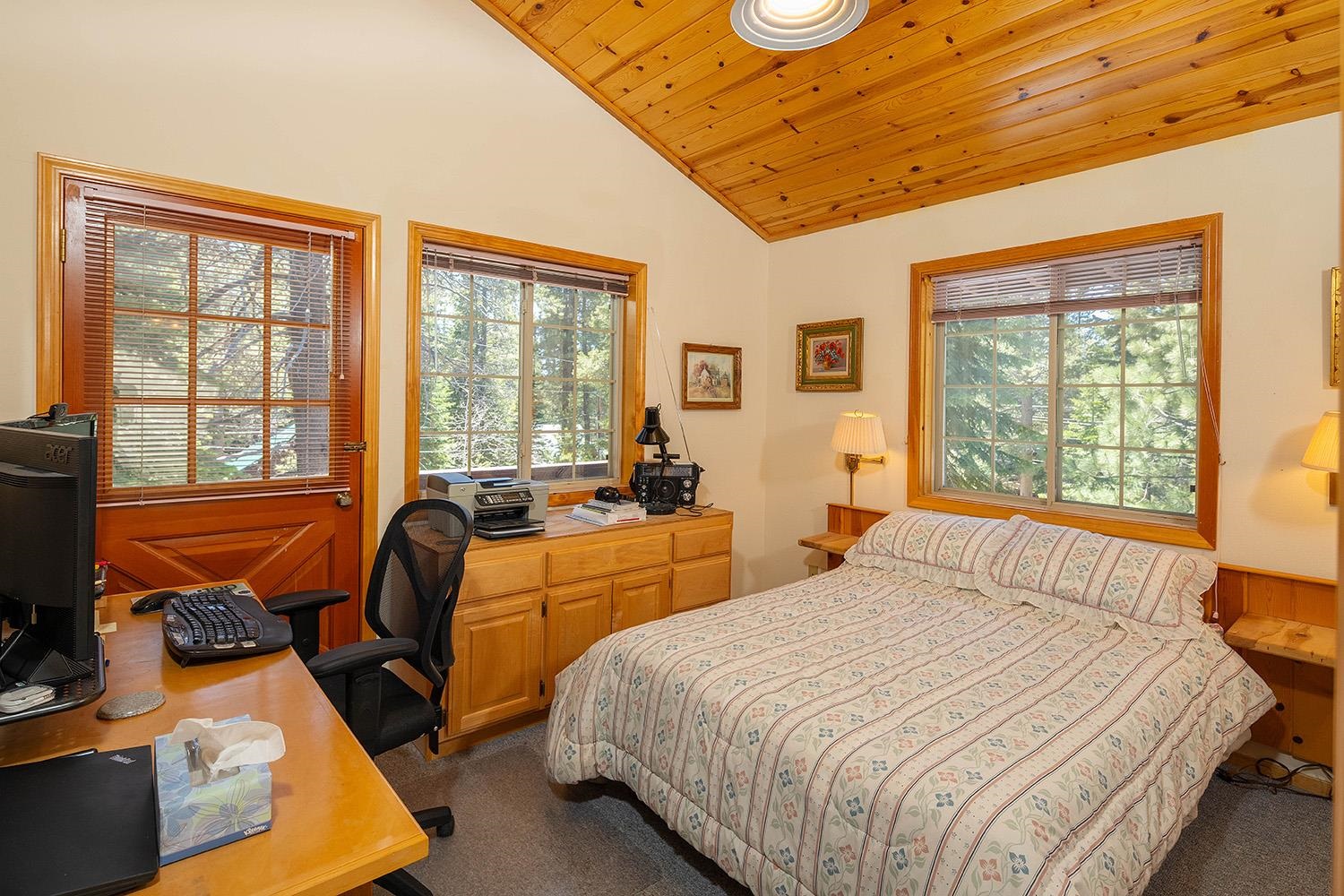 12048 Kitzbuhel Road Truckee, CA 96161 - Photo 12 of 19 Gallery Image 12