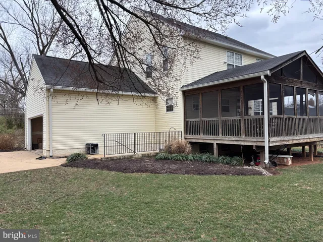 a view of house with backyard and trees