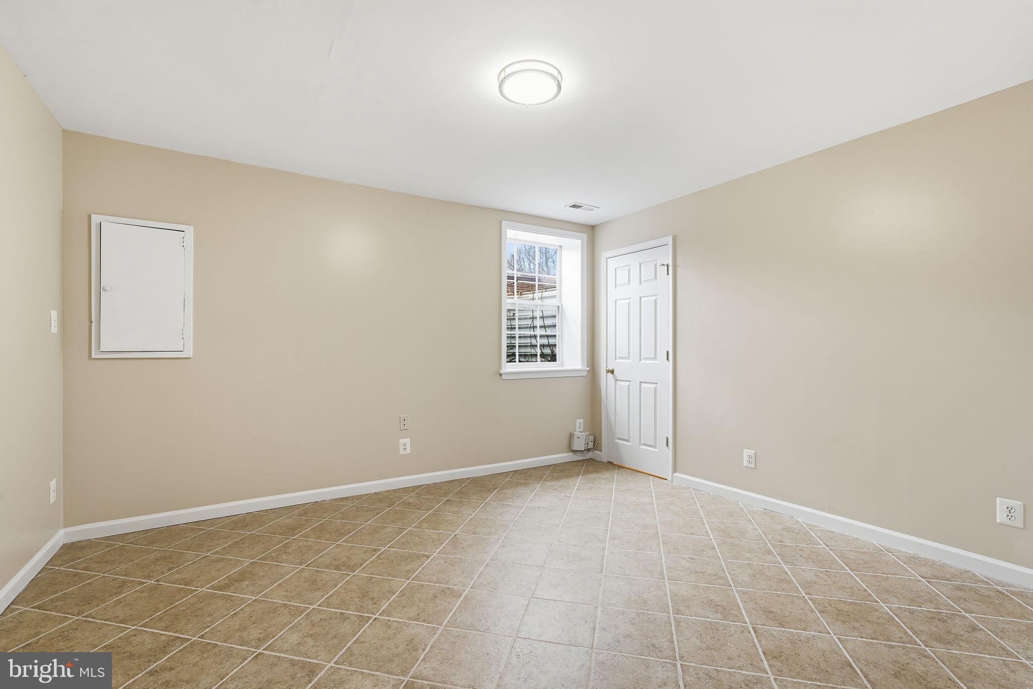 8310 Rolling Road Manassas, VA 20110 - Photo 36 of 58 an empty room with windows