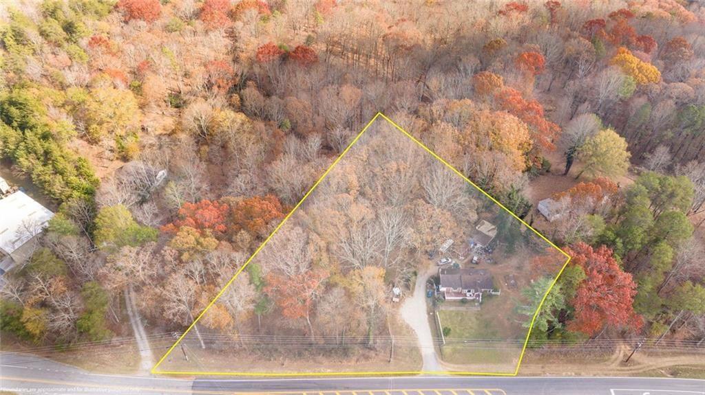 2626 White Sulphur Road Gainesville, GA 30501 - Photo 10 of 20 a backyard of a house