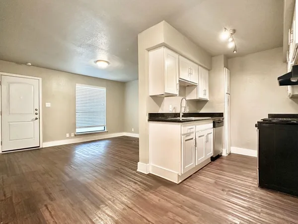 $949 | 4316 Bull Creek Road, Unit 107, Austin, TX 78731