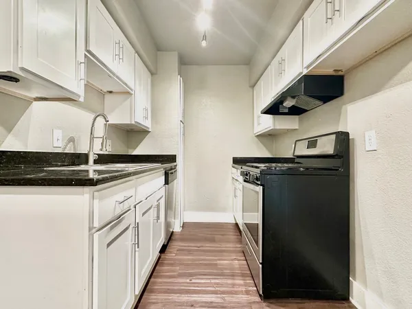 $949 | 4316 Bull Creek Road, Unit 107, Austin, TX 78731