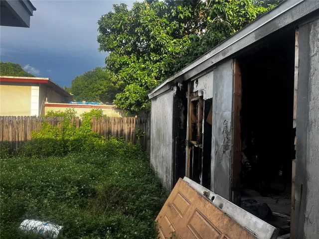 a view of walk in closet