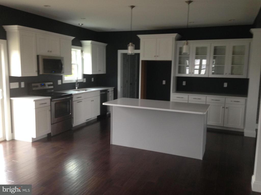 299 Browning Road Lancaster, PA 17602 - Photo 6 of 7 Gallery Image 6