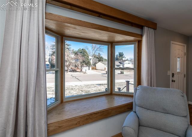 4651 Ridgeglen Road Colorado Springs, CO 80918 - Photo 6 of 43