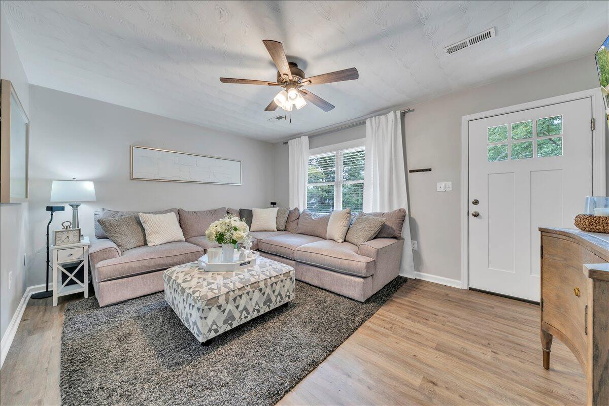 4374 Van Winkle Road Southwest Roanoke, VA 24014 - Photo 3 of 50 03-MIB04422