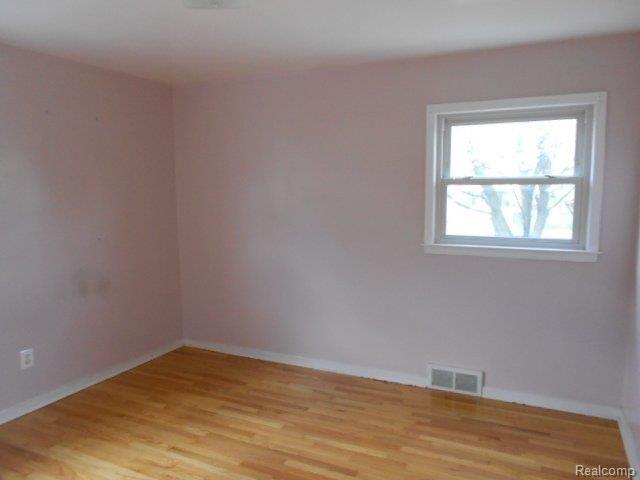 8614 Allen Road Allen Park, MI 48101 - Photo 9 of 15 261-938975-bdrm2.jpg