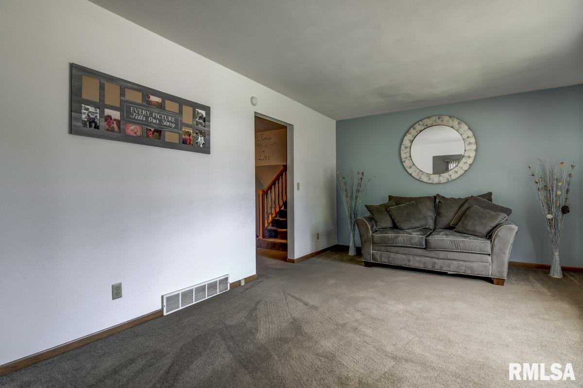 2329 Arrowhead Drive Springfield, IL 62702 - Photo 11 of 37