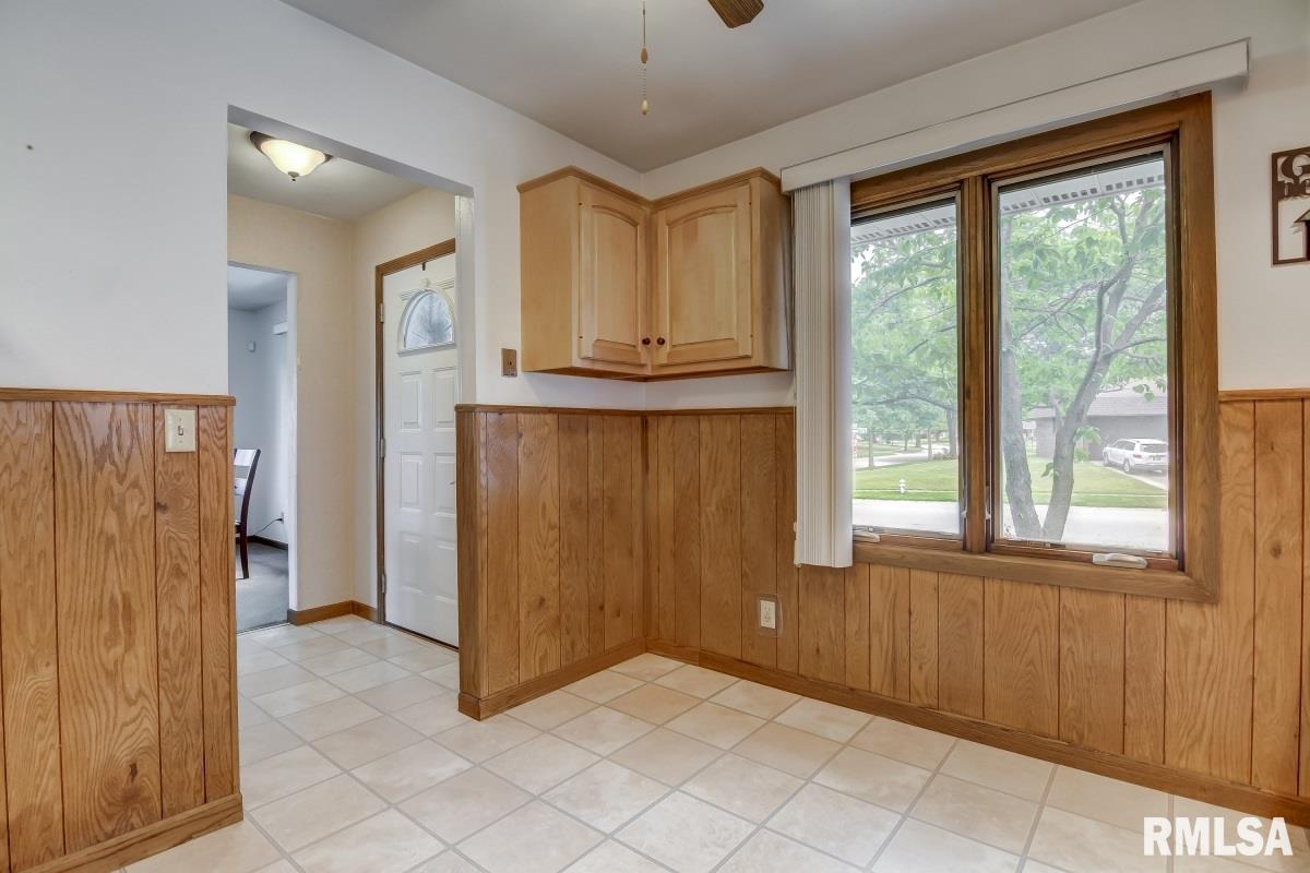 2329 Arrowhead Drive Springfield, IL 62702 - Photo 14 of 37