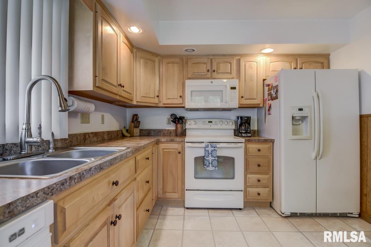 2329 Arrowhead Drive Springfield, IL 62702 - Photo 15 of 37