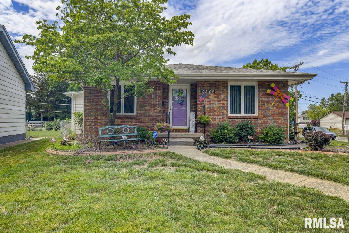 2329 Arrowhead Drive Springfield, IL 62702 - Photo 2 of 37