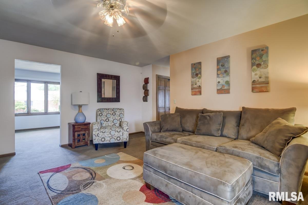 2329 Arrowhead Drive Springfield, IL 62702 - Photo 21 of 37